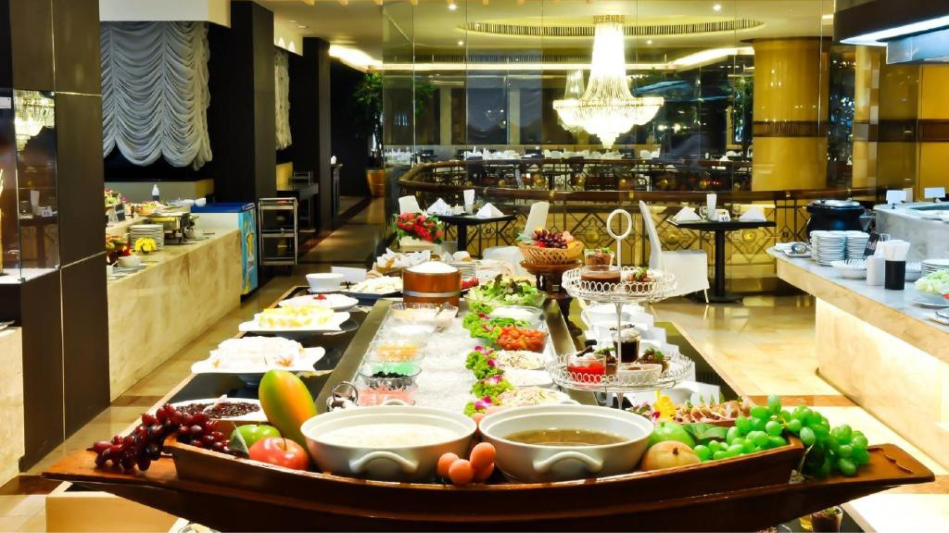 ホテルにてご朝食